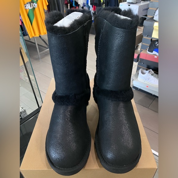 NEW UGG Skylah 1008145 Black Leather Fur Lined Boots - Picture 4 of 9